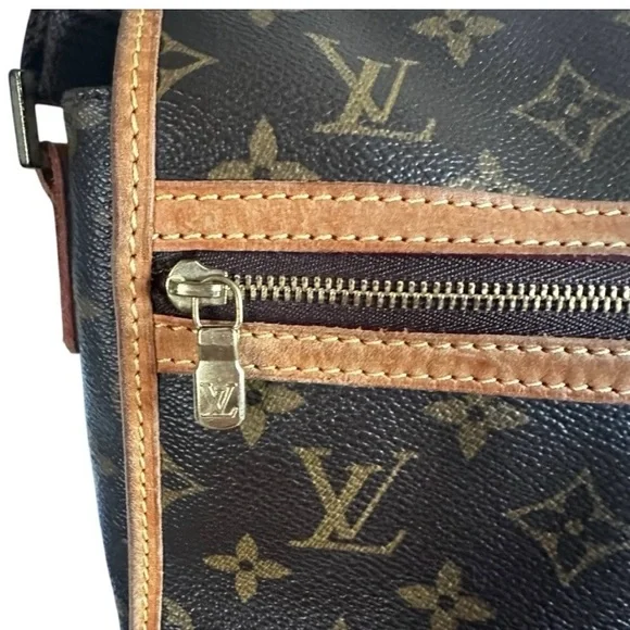 💯Authentic Louis Vuitton Brown Monogram Crossbody Bag certified by poshmark - Picture 4 of 16